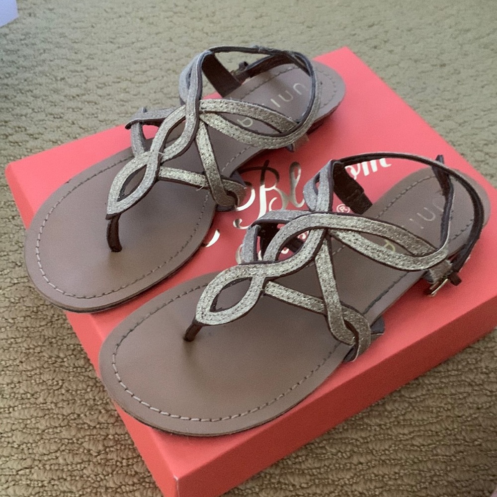 size 6.5 women’s gold sparkly sandals